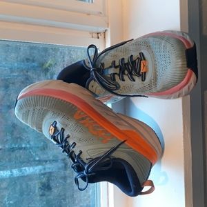 Hoka One One Bondi 7
